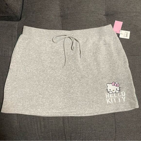 NEW Hello Kitty Mini Tennis Skirt Gray w/ Pockets Women's XXL 2XL Sanrio NWT - Picture 1 of 7